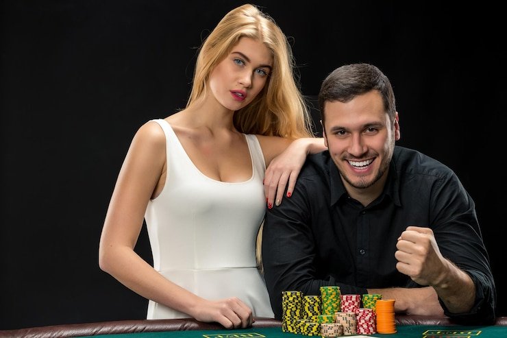 Slot game interface on raja bet818.com showing reels, stake selection, and live balance update
